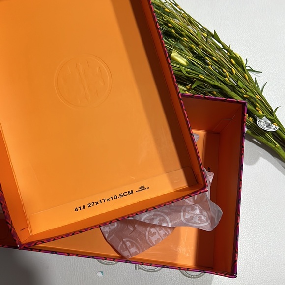 Tory Burch box - Picture 2 of 3